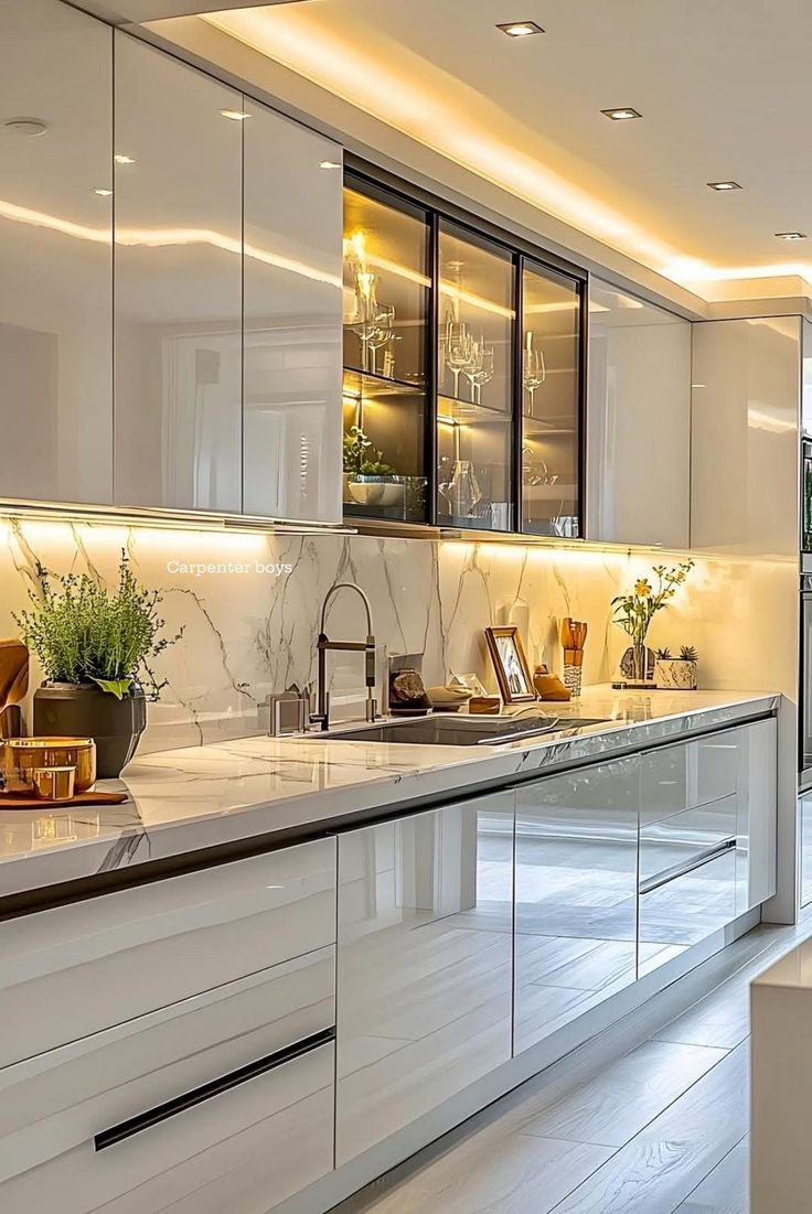 White High-Gloss with Mirror Display