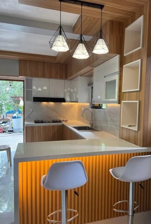 Compact L-Shape with Fluted Island