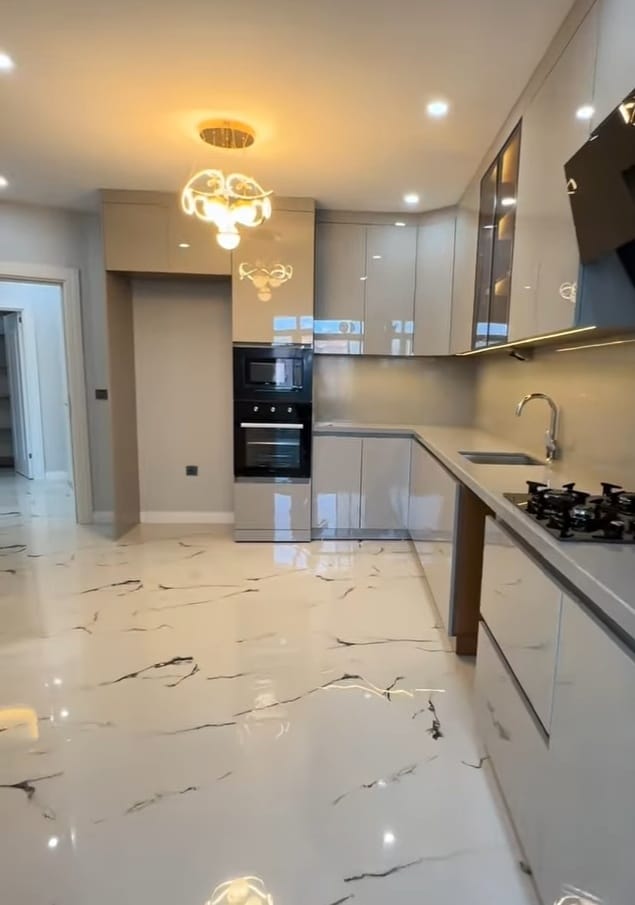 Beige Gloss with Marble Flooring